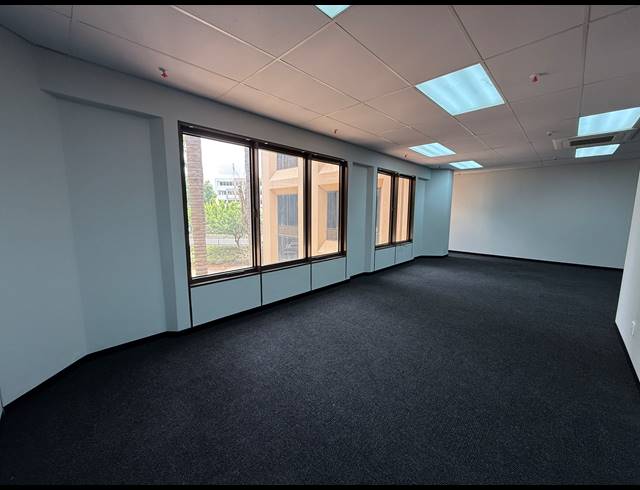 108M² OFFICE TO LET IN PARKTOWN